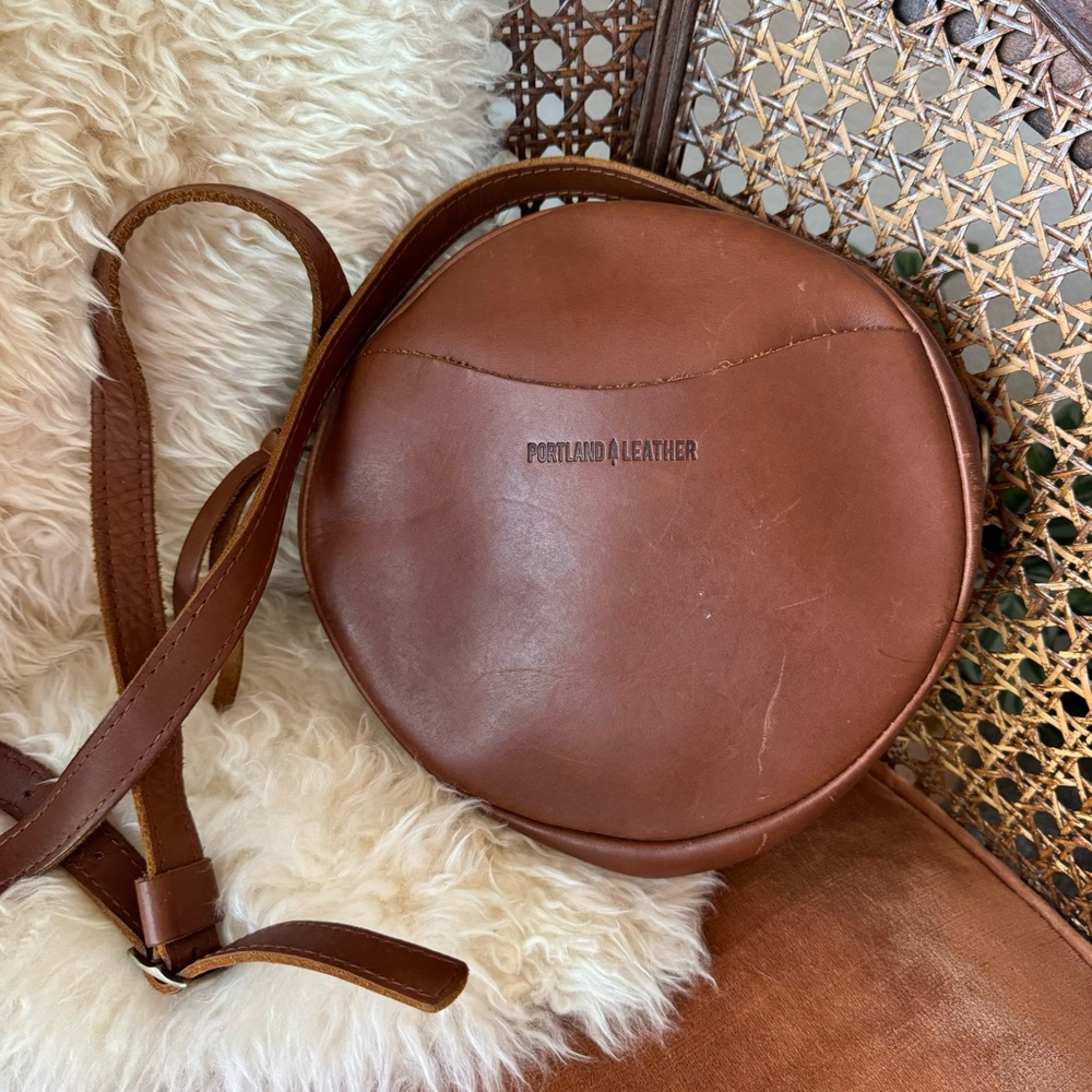 Circle leather crossbody Portland Leather bag in Honey
